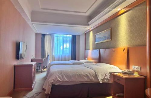 Hongshan Hotel | 维也纳武汉理工大学南湖文治街地铁站店