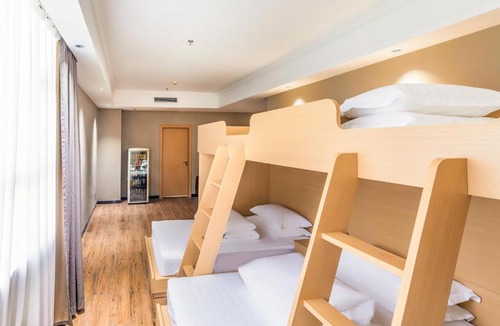 Baiyun Hotel | 网鱼电竞酒店大源涉外学院店