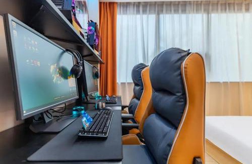 Guangzhou Hotel | 网鱼电竞酒店广州天河客运站店