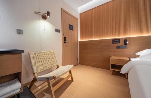 Changning Hotel | 船长五号青年酒店东华大学延安西路地铁站店