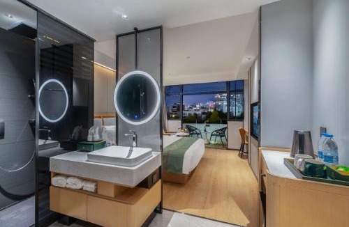 Nanshan Hotel | 艺龙玺程国际酒店深圳海雅缤纷城同乐南地铁站店