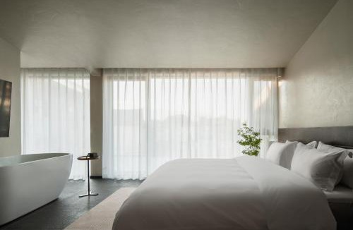 Shuanglang Hotel | 芒澍陶唐之丘海景酒店大理洱海店
