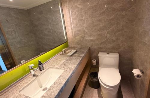 Gaoxin Hotel | 花影里亲子家庭酒店近钟楼兵马俑Huayingli Parent-Child Family Hotel Near Bell Tower & Clay Figures