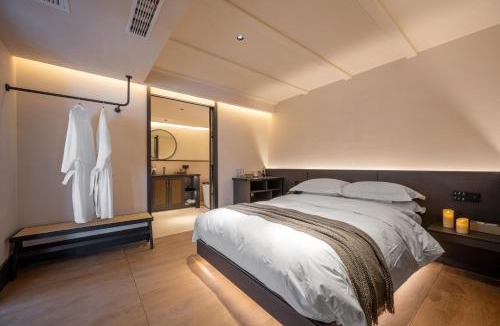 Chizhou Hotel | 花筑九华山归野慢山民宿肉身宝殿店