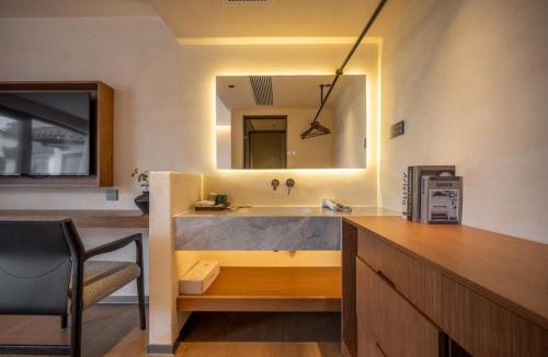 Chizhou Hotel | 花筑九华山漫月云山民宿肉身宝殿店