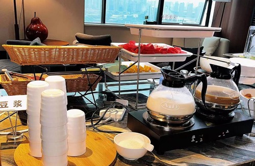 Jeifangbei Central Business District Hotel | 行至云铂江景酒店