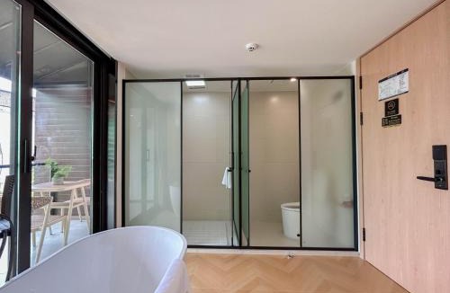 Xihu Qu House | 西湖柒涧锦月民宿 Lakeside Moon Retreat