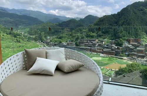 Qiandongnan House | 贵州省西江千户苗寨晓山越观景台民宿