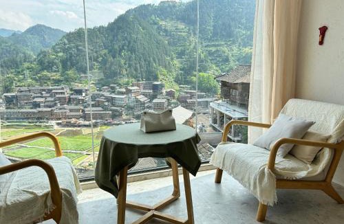 Qiandongnan House | 贵州省西江千户苗寨晓山越观景台民宿