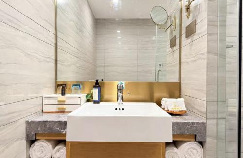Weining Yi Hui and Miao Autonomous County Hotel | 贵州草海蓝湾酒店管理有限公司
