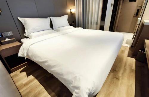 Shijiazhuang City Center Hotel | 途客酒店石家庄北国商城勒泰中心店