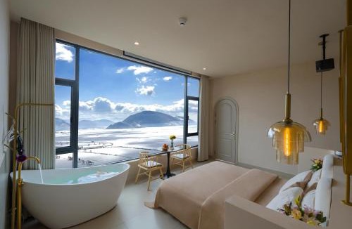Shangri-La House | 那片山那片海民宿