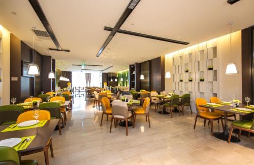 Guancheng Hui District Hotel | 郑州郑东新区希尔顿欢朋酒店