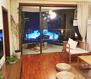 Yuzhong Apartment | 重庆两江云之上江景民宿意