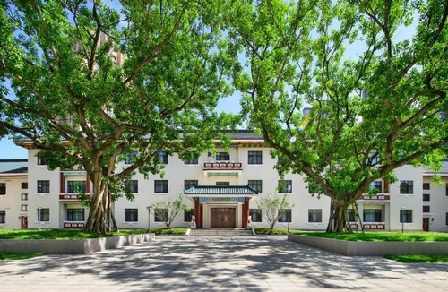 Yuzhong Hotel | 重庆红楼宾馆