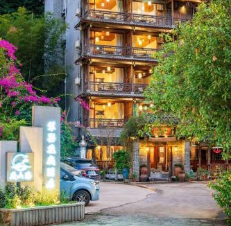 Yangshuo Hotel | 阳朔赴山海翠影楼酒店遇龙河景区店Yangshuo Scenic Mountain Retreat