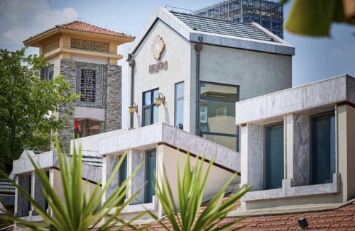 Wuchang Hotel | 隐居伴山黄鹤楼昙华林店