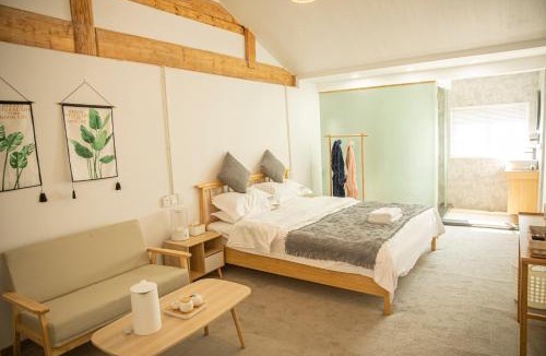 Shangri-La House | 雪湖轻奢民宿 Snowlake Inn