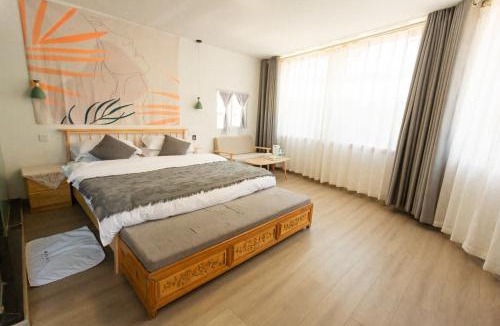 Shangri-La House | 雪湖轻奢民宿 Snowlake Inn