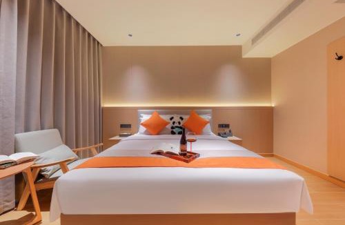 Chengdu Apartment | 风隐天骄影院酒店成都望丛祠地铁站熊猫基地店