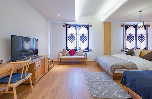 Shangri-La Bed & Breakfast | 香格里拉钦仓酒店