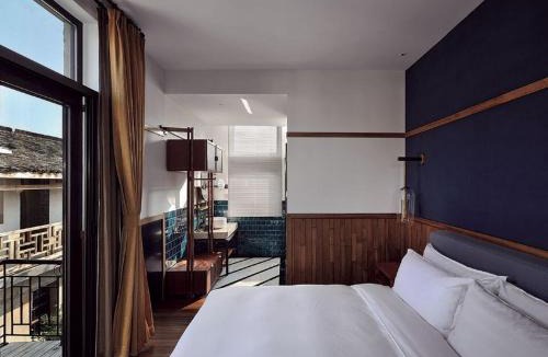 Yi County Hotel | 黟县无名初黑多白少酒店