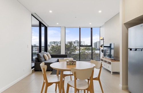 Mascot Apartment | 04M New 1BR apartment near Airport and City