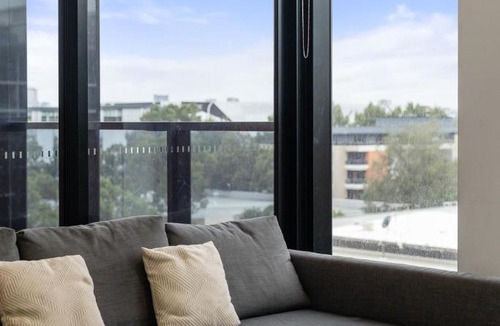 Mascot Apartment | 04M New 1BR apartment near Airport and City
