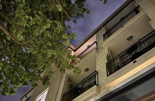East Perth Apartment | 1-bed riverside Apartment - walking distance to Optus Stadium, parking and pool