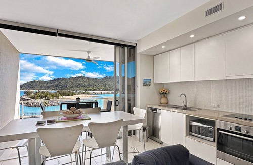 Nelly Bay Apartment | 1 Bright Point Apartment 1402