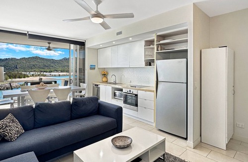 Nelly Bay Apartment | 1 Bright Point Apartment 1402