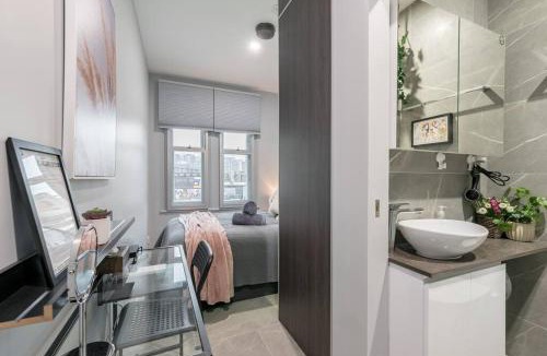 Surry Hills House | 1 Private Double Bed With En-Suite Bathroom In Sydney CBD Near Train UTS DarlingHar&ICC&C hinatown - ROOM ONLY