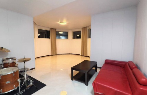 Jinzhou District Apartment | 10min Walk to Jinshitan Beach! Split-Level Retreat w/Sauna & Massage Chair