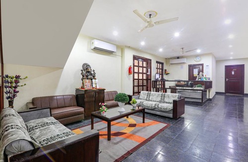 Hazratganj Hotel | 120 m² Hotel ∙ 2 guests