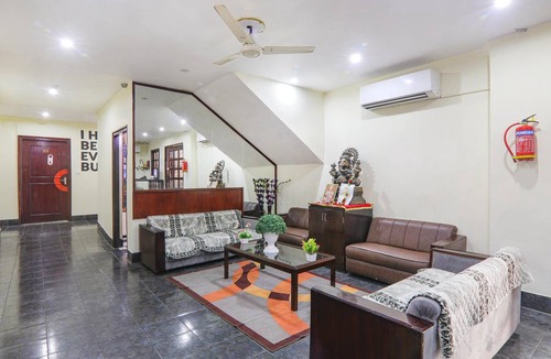 Hazratganj Hotel | 120 m² Hotel ∙ 2 guests