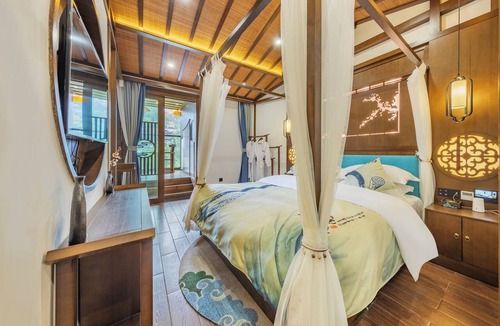 Xiangxi Hotel | 12C Waterfall Stay Furong Main Falls