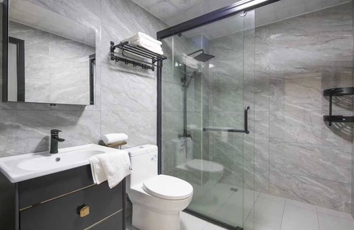 Xiangxi Hotel | 12C Waterfall Stay Furong Main Falls