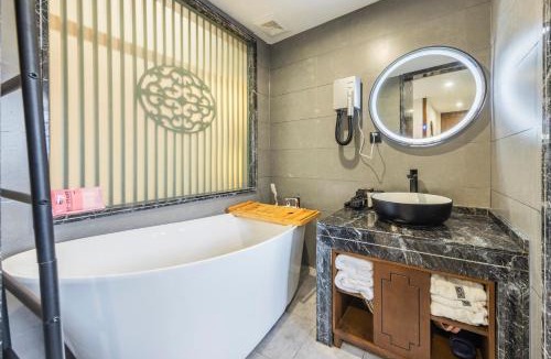 Xiangxi Hotel | 12C·Waterfall Stay（Furong Town Main Waterfall）