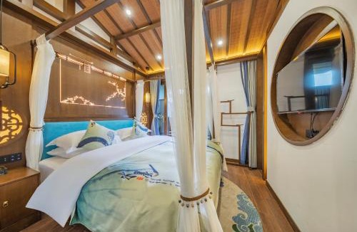 Xiangxi Hotel | 12C·Waterfall Stay（Furong Town Main Waterfall）