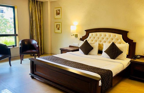Bareilly Hotel | 144 m² Hotel ∙ 4 guests