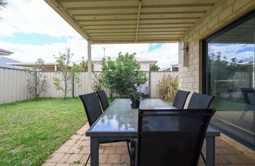 Bayswater House | 18 Home Base for Happy Days Family Stay 3BR Prkg
