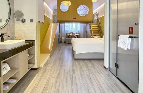 Downtown Beijing Hotel | 18HOW Qianmen Grape Courtyard Hotel