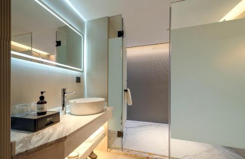 Wulingyuan House | 1982 Holiday Homestay Free Delivery to East Entrance of National Forest Park Book tickets,Laundry service,Experienced tour guide service
