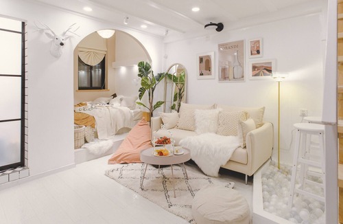 Jing'an House | 1bed Cozy French Chateau 2 Mins from Metro Line 2, Jing'An Temple, Kerry Center
