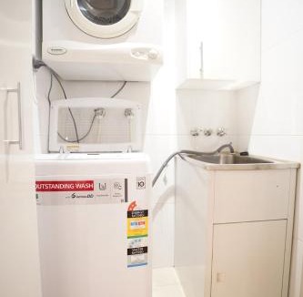Waterloo Apartment | 1BED-Sydney-POOL-Gym-Sleeps 4 Guests