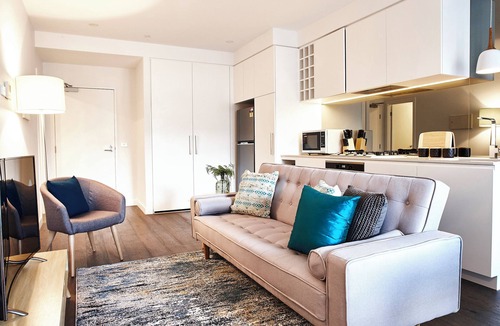 St Kilda Apartment | 2-Bed 2-Bath Apartment: Walk to St Kilda Beach, Cafés, Shops & Albert Park