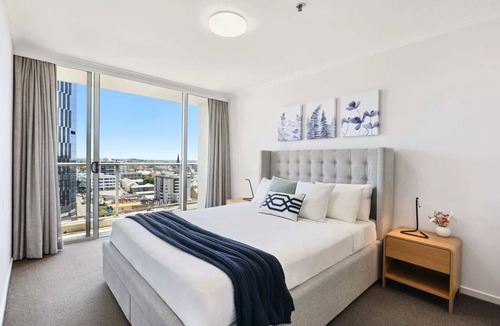 Brisbane Central Business District Apartment | 2-Bed City Abode with Swimming Pool, Gym & Views
