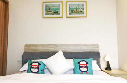 Meilan Bed & Breakfast | 2-Bedroom Apartment with River & Sea View in Central Haikou