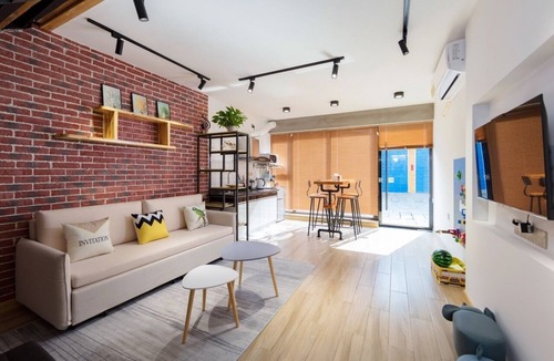 Yongding Apartment | 2-bedroom cozy apartment in awesome Zhangjiajie with cool/heated AC