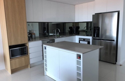 Mermaid Beach Apartment | 2 Bedroom Luxury Only 400m From The Beach